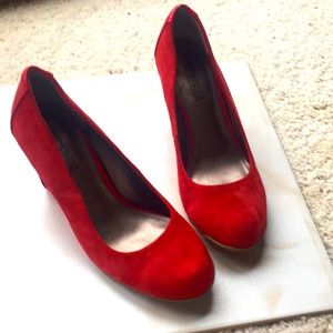 Kenneth Cole Reaction Red Wedges